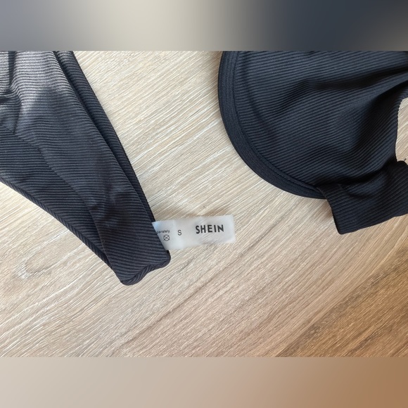 Black Underwire Ribbed Bikini - Picture 2 of 2